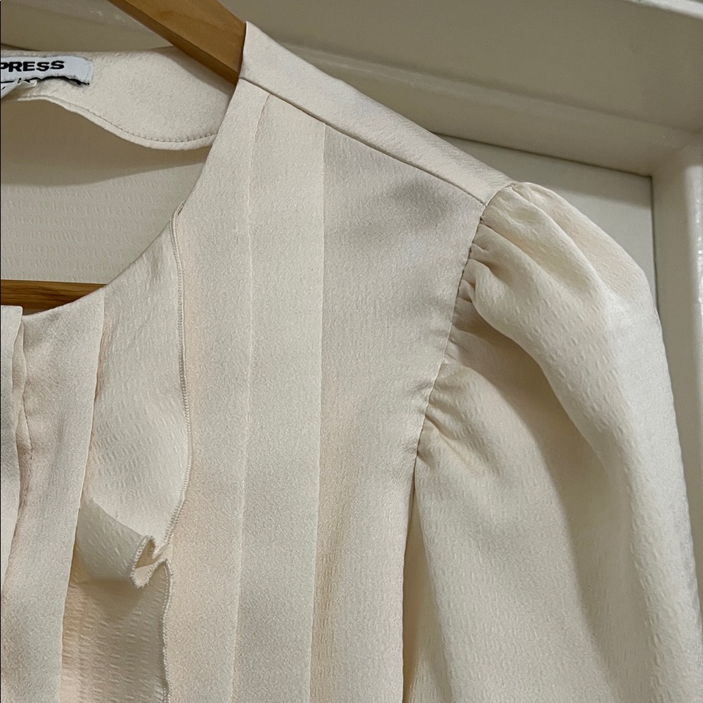 Express Modest Ivory Ruffle Front Blouse XS - Picture 4 of 7